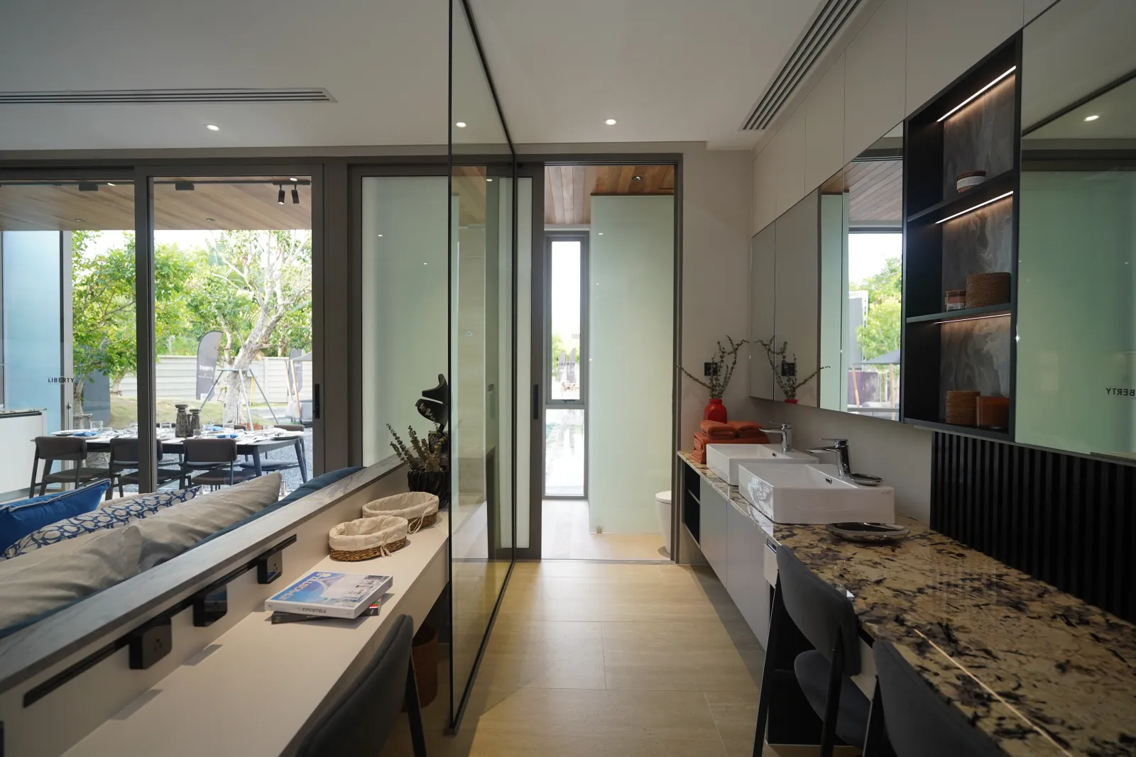Show unit · real photo 19
