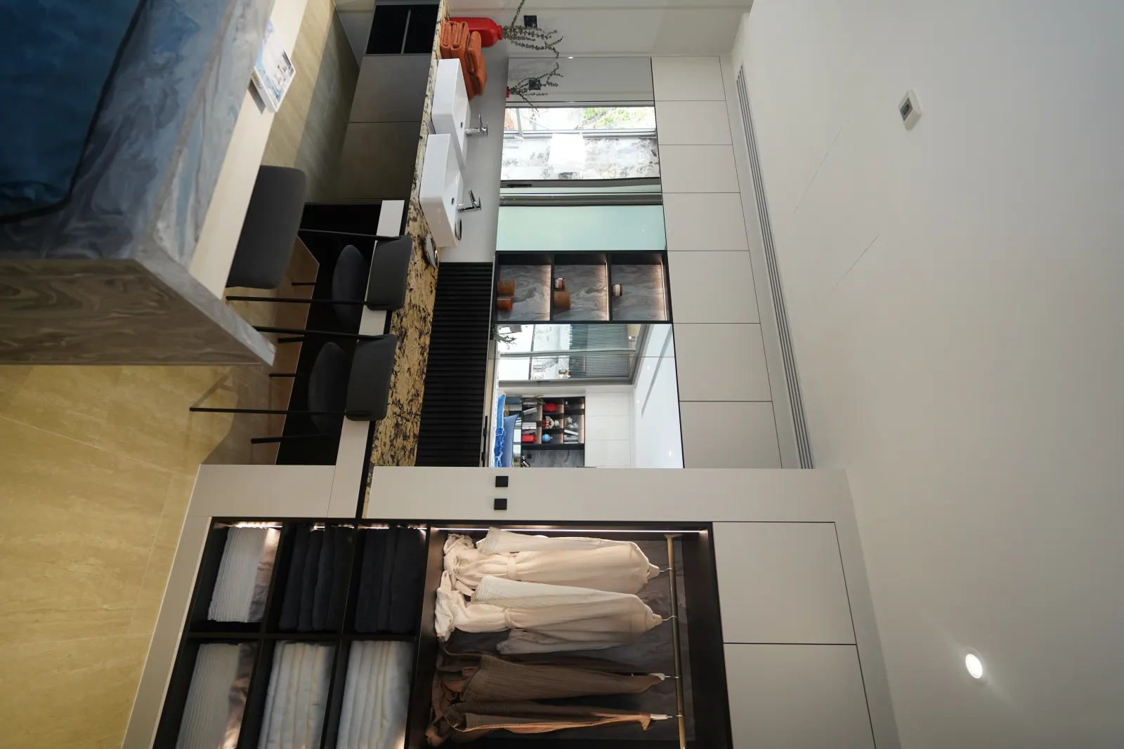 Show unit · real photo 3